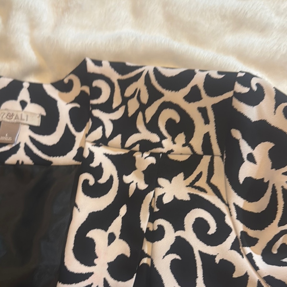 Chic Black and White Patterned Women's Open Front Blazer - Picture 5 of 7